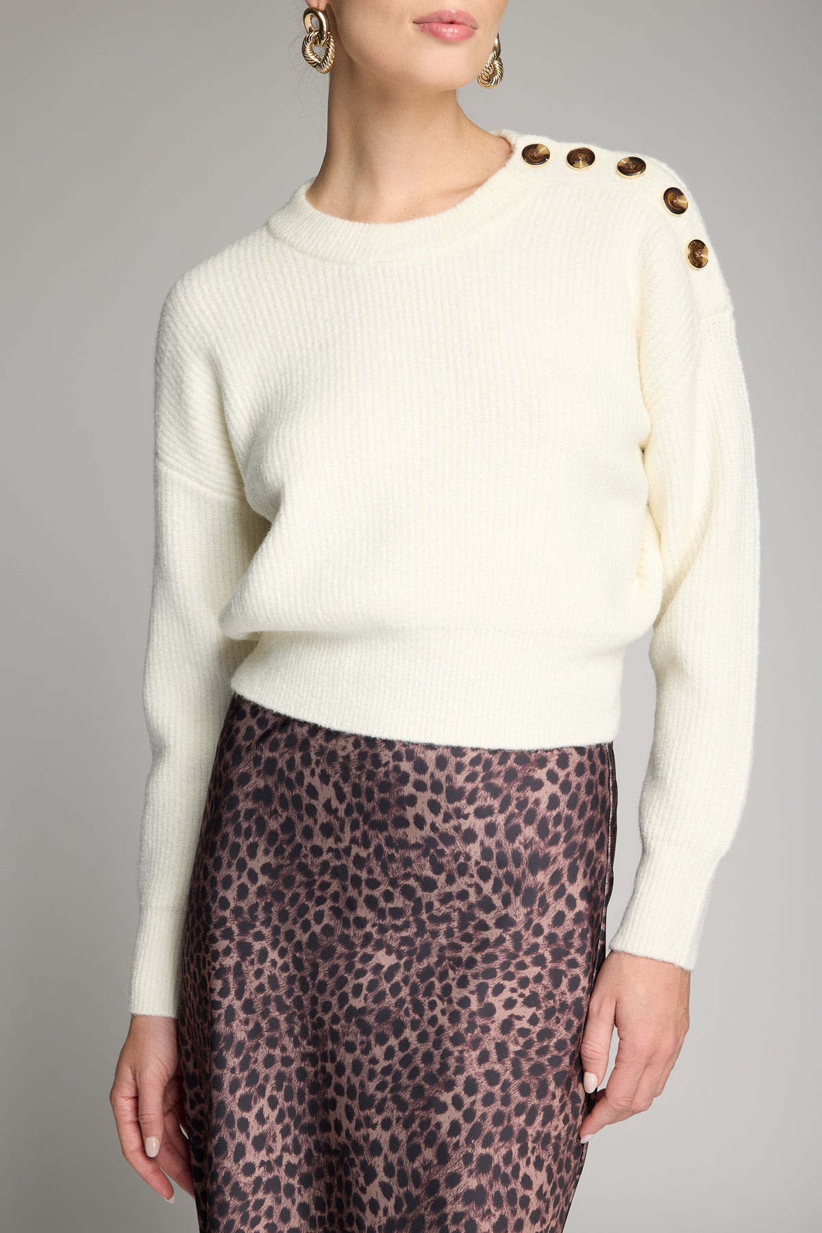 FIORA BUTTON SWEATER