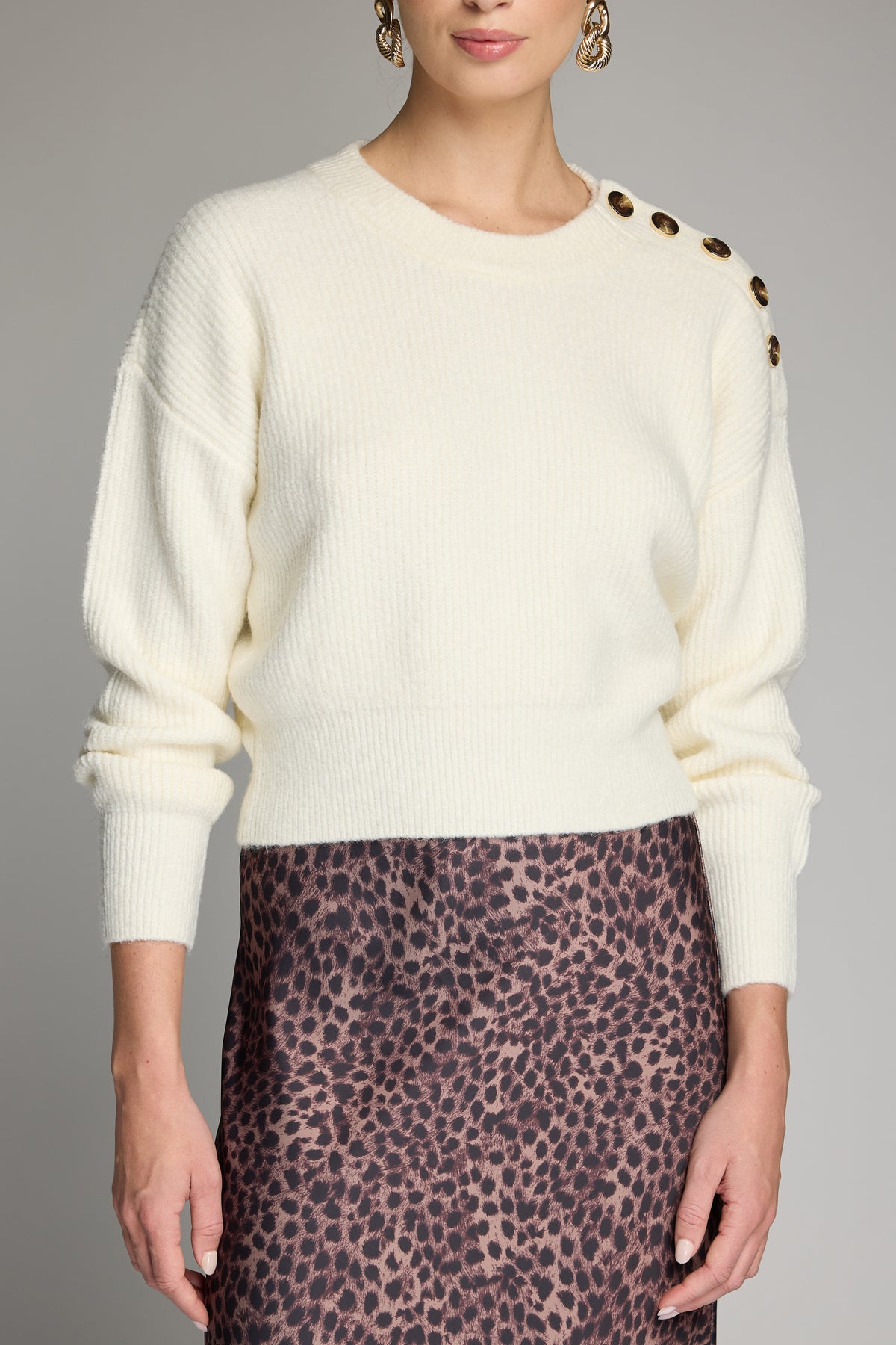 FIORA BUTTON SWEATER