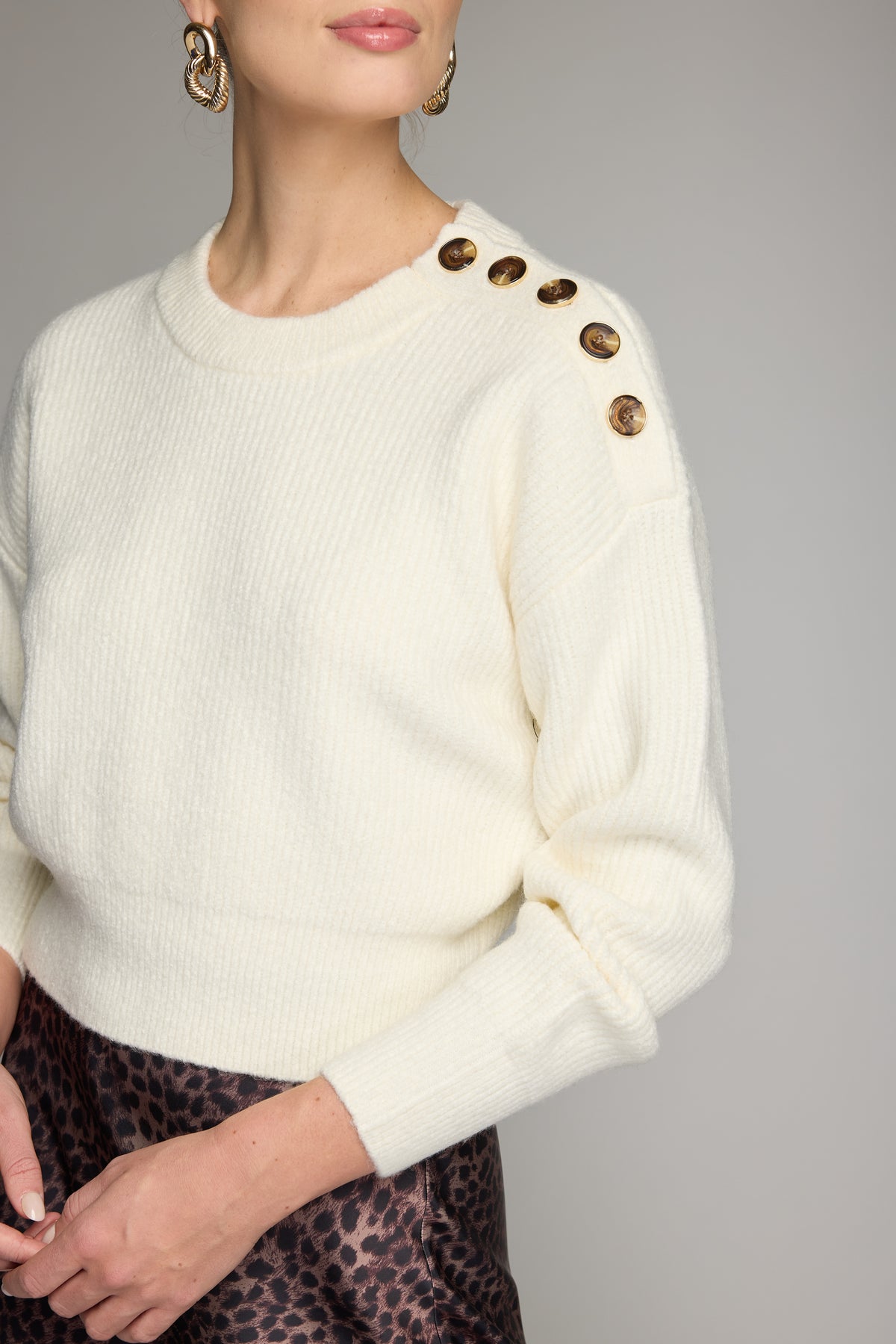 FIORA BUTTON SWEATER
