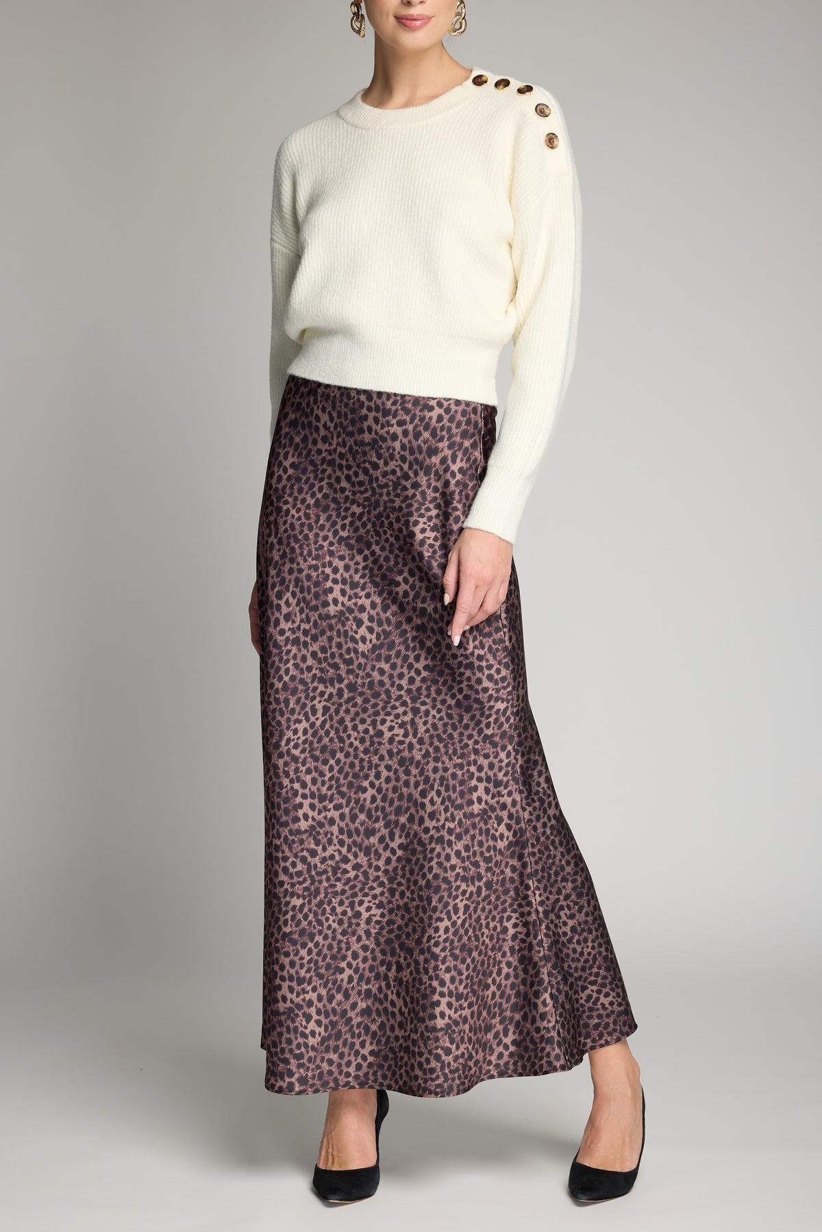 FIORA BUTTON SWEATER